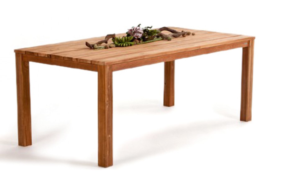 Holz Tisch für Garten oder Essbereich im Haus