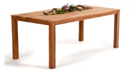 Holz Tisch für Garten oder Essbereich im Haus